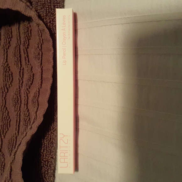 Laritzy Lip Pencil - Retro Red - Picture 3 of 3